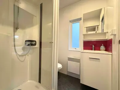 Ein Badezimmer in der Unterkunft WA100 - Moderne Mobilheime im Oberpfälzer Seenland