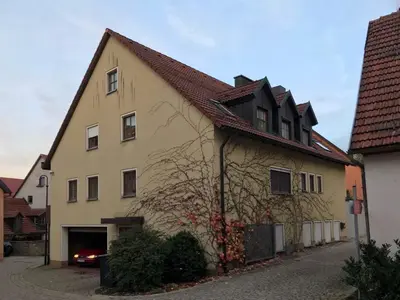 Das Gebäude in dem sich die Ferienwohnung befindet