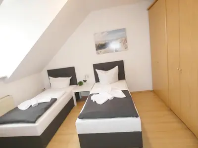 Ein Bett oder Betten in einem Zimmer der Unterkunft SUNNYHOME Monteurwohnungen und Apartments in Wackersdorf