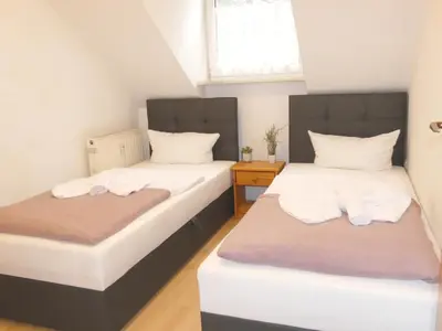Ein Bett oder Betten in einem Zimmer der Unterkunft SUNNYHOME Monteurwohnungen und Apartments in Wackersdorf