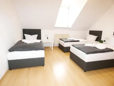Ein Bett oder Betten in einem Zimmer der Unterkunft SUNNYHOME Monteurwohnungen und Apartments in Wackersdorf