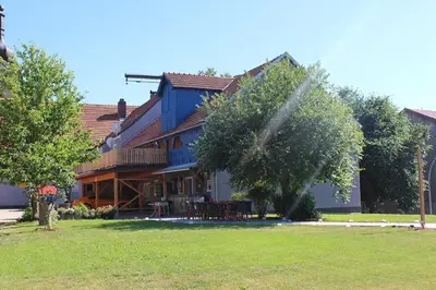 Ein Garten an der Unterkunft Pension Mois