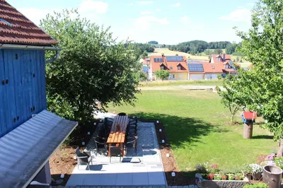 Ein Garten an der Unterkunft Pension Mois