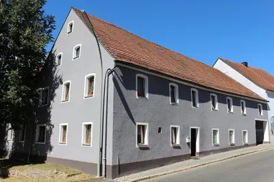 Das Gebäude in dem sich die Pension befindet