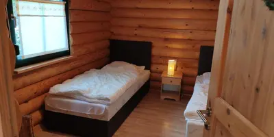 Ein Bett oder Betten in einem Zimmer der Unterkunft Blockbohlenhaus