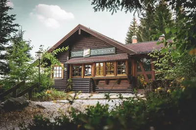 Das Gebäude in dem sich das Gasthaus befindet
