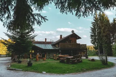 Ein Garten an der Unterkunft Gaststätte und Pension Zum Torfstich