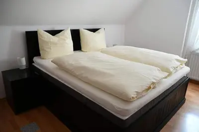 Ein Bett oder Betten in einem Zimmer der Unterkunft Hotel Berggasthof Waldlust