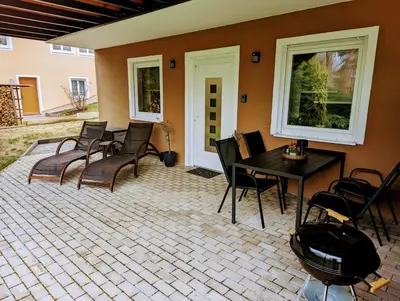 Ein Sitzbereich in der Unterkunft Ferienwohnung Jobst - Ruhig mit Blick ins Grüne