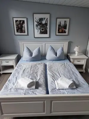 Ein Bett oder Betten in einem Zimmer der Unterkunft FEWO