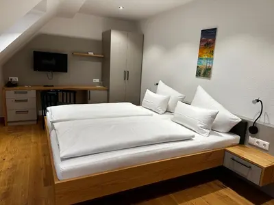 Ein Bett oder Betten in einem Zimmer der Unterkunft Gasthof Goldene Krone