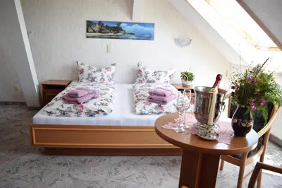 Ein Bett oder Betten in einem Zimmer der Unterkunft Hotel Carola