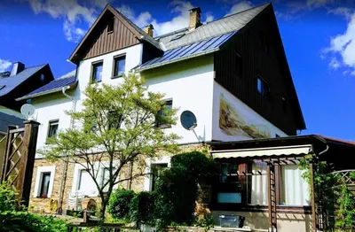 Das Gebäude in dem sich die Ferienwohnung befindet