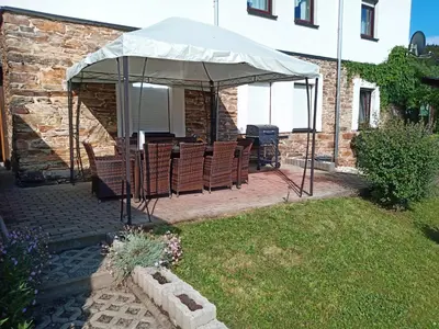 Ein Garten an der Unterkunft Ferienwohnung Rothen-Adler