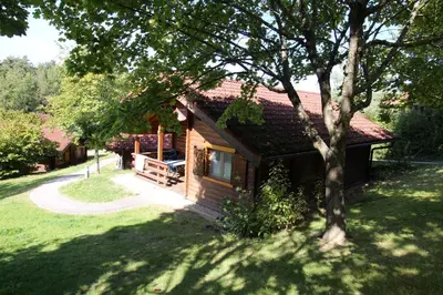 Ein Garten an der Unterkunft Romantikhütten 1 & 24