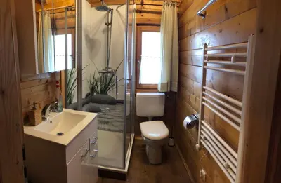 Ein Badezimmer in der Unterkunft Romantikhütten 1 & 24