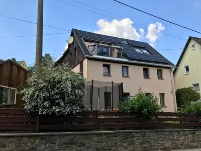 Das Gebäude in dem sich die Ferienwohnung befindet