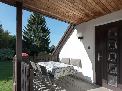 Ein Garten an der Unterkunft Einladende Ferienwohnung mit Außenpool