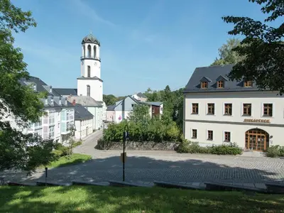 Das Gebäude in dem sich das Ferienhaus befindet