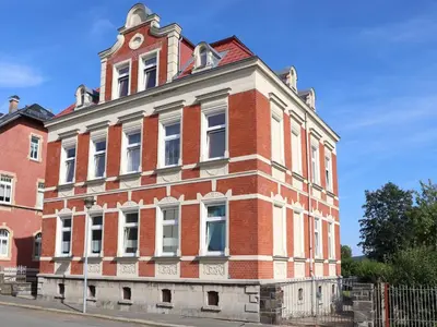 Das Gebäude in dem sich das Ferienhaus befindet