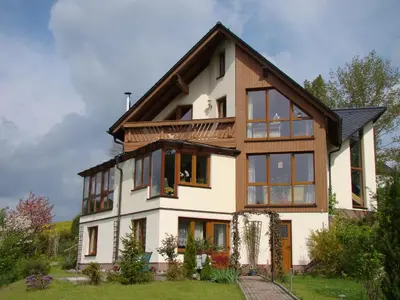 Das Gebäude in dem sich die Ferienwohnung befindet