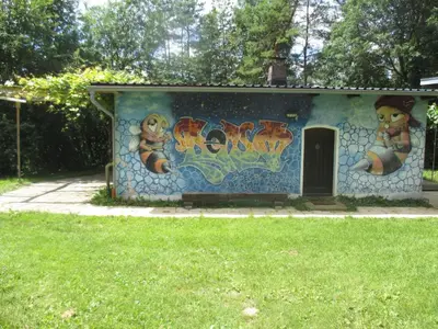 Ein Garten an der Unterkunft Ferienhaus zum Berg
