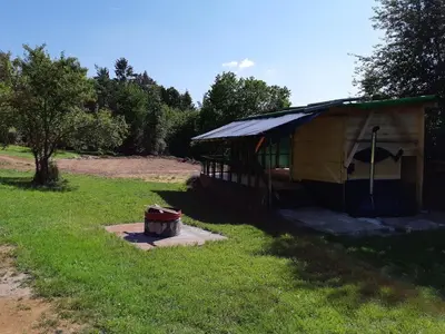 Ein Garten an der Unterkunft Ferienhaus zum Berg