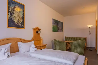 Ein Bett oder Betten in einem Zimmer der Unterkunft Der Bayerische Hof