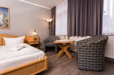 Ein Bett oder Betten in einem Zimmer der Unterkunft Der Bayerische Hof