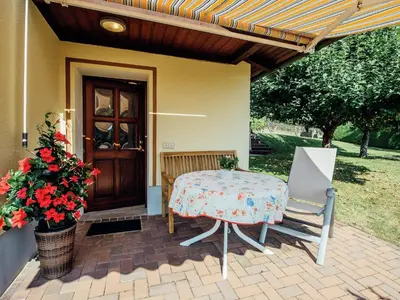 Ein Garten an der Unterkunft Wohnung in Waldnähe in Plankenstein