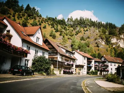 Ein allgemeiner Bergblick oder ein Berglick von des Ferienhauses aus