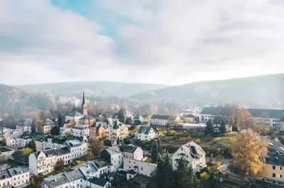 Ein allgemeiner Bergblick oder ein Berglick von des Hotels aus