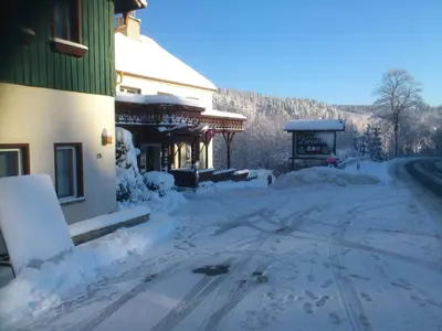 Ein allgemeiner Bergblick oder ein Berglick von der Pension aus