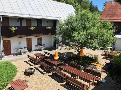 Ein Garten an der Unterkunft Pension Untere Rauner Muehle