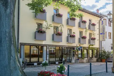 Das Gebäude in dem sich das Hotel befindet