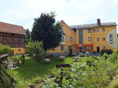 Ein Garten an der Unterkunft Landgasthof Zur Mühle