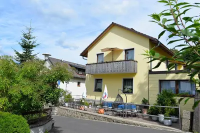 Das Gebäude in dem sich die Pension befindet