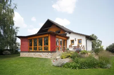 Ein Garten an der Unterkunft Ute's Pension