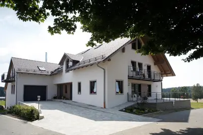 Das Gebäude in dem sich die Pension befindet