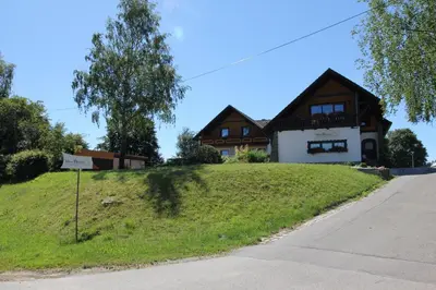 Das Gebäude in dem sich die Pension befindet