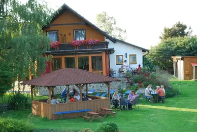 Ein Garten an der Unterkunft Ute's Pension