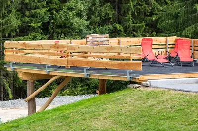 Ein Garten an der Unterkunft Erzgebirgsidyll Breitenbrunn - Waldhaus