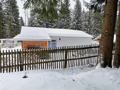 Erzgebirgsidyll Breitenbrunn - Waldhaus im Winter