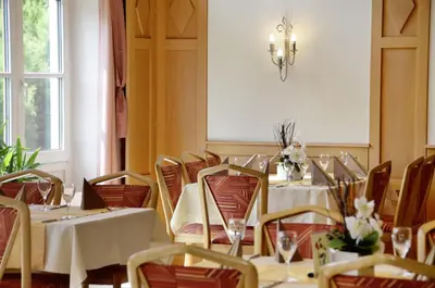 Ein Restaurant oder anderes Speiselokal in der Unterkunft Hotel Gasthof Am Forsthof