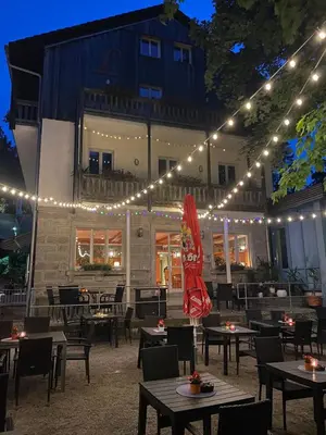 Ein Restaurant oder anderes Speiselokal in der Unterkunft Luisenburg Resort