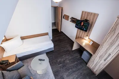 Ein Bett oder Betten in einem Zimmer der Unterkunft Landidyll Hotel Zum Alten Schloss