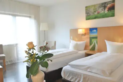 Ein Bett oder Betten in einem Zimmer der Unterkunft Landidyll Hotel Zum Alten Schloss