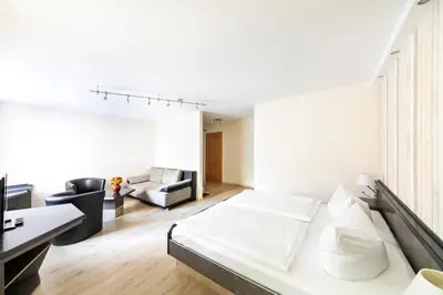 Ein Sitzbereich in der Unterkunft Hotel Forstmeister