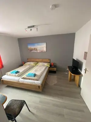 Ein Bett oder Betten in einem Zimmer der Unterkunft Fränkischer Hof