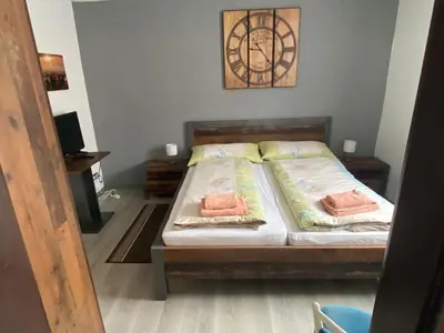 Ein Bett oder Betten in einem Zimmer der Unterkunft Fränkischer Hof